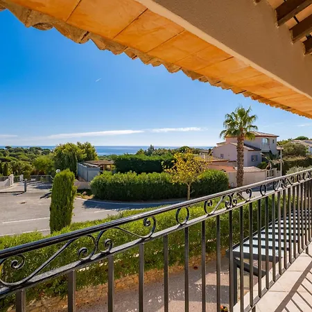 Διαμέρισμα With Pool Near The Golf Course *