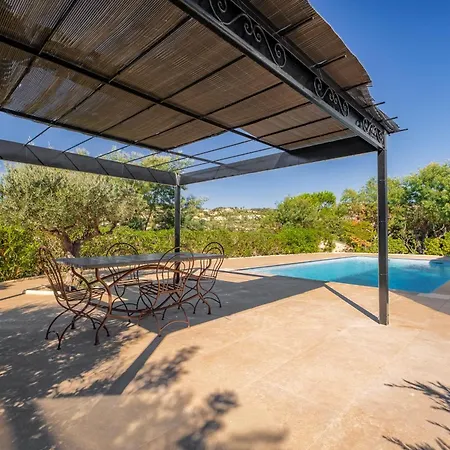 Διαμέρισμα With Pool Near The Golf Course